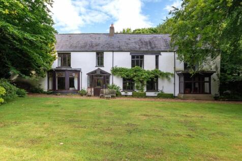 5 bedroom semi-detached house for sale