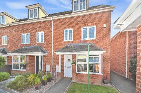 4 bedroom end of terrace house for sale