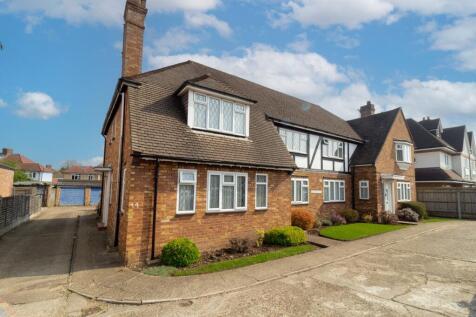 Edgwarebury Lane, Edgware, HA8 2 bed maisonette for sale