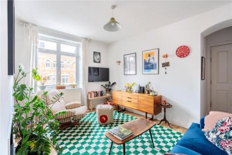 Block J, Peabody Estate, London, SE24 2 bed apartment for sale