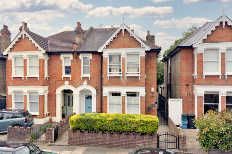 2 bedroom ground floor flat for sale