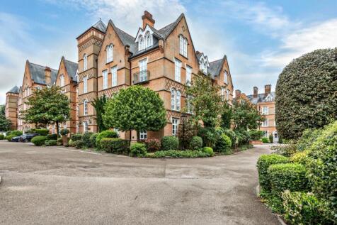 Holloway Drive, Virginia Water 2 bed flat for sale