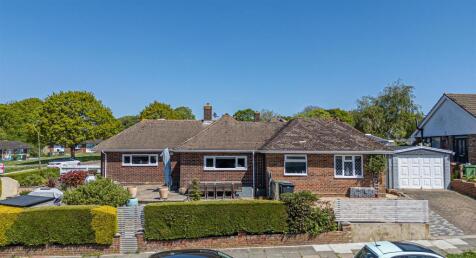 4 bedroom detached bungalow for sale