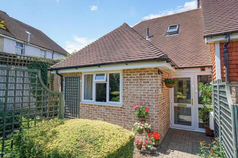 Mitre Way, Battle 2 bed end of terrace house for sale