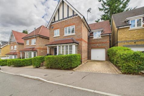 3 bedroom link detached house for sale
