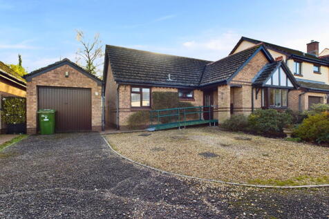 2 bedroom detached bungalow for sale