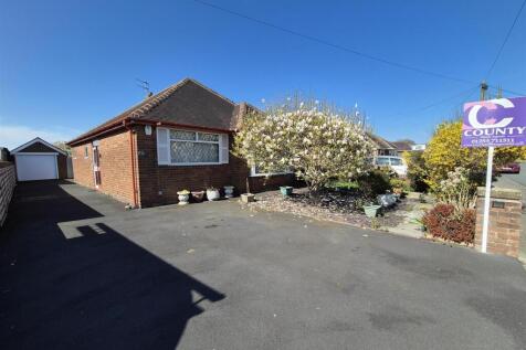 2 bedroom detached bungalow for sale