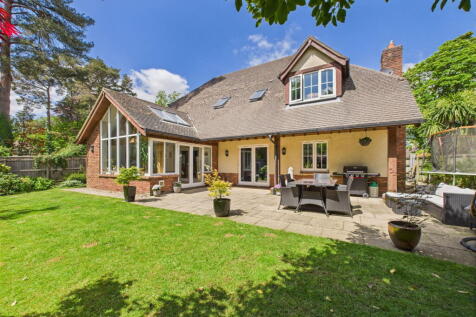 5 bedroom detached house for sale