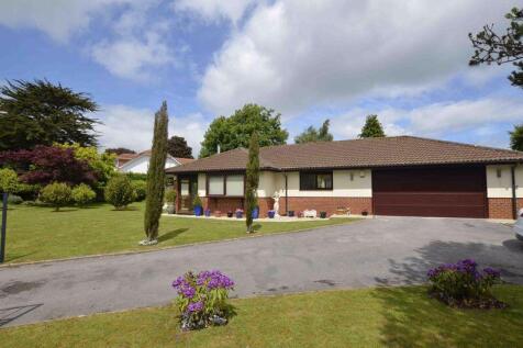 BASCOMBE ROAD CHURSTON FERRERS 3 bed detached bungalow for sale