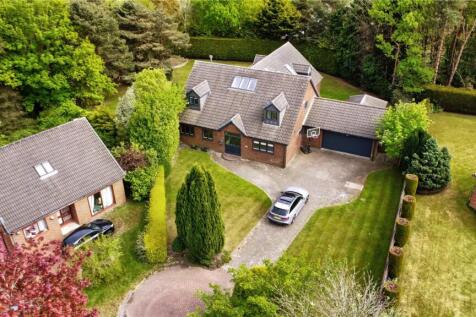 5 bedroom detached house for sale