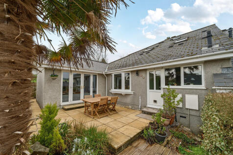 5 bedroom end of terrace house for sale