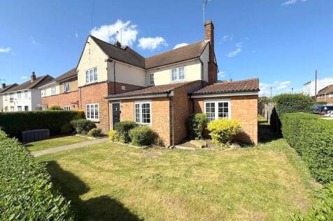 4 bedroom end of terrace house for sale