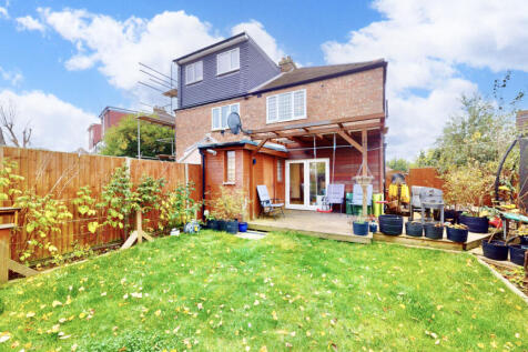 2 bedroom semi-detached house for sale