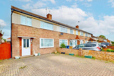 3 bedroom end of terrace house for sale