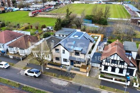 Eton Avenue, Wembley, HA0 2 bed apartment for sale