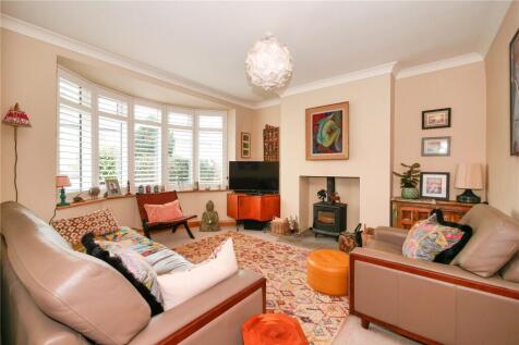 Ferncliffe Drive, Shipley BD17 4 bed semi