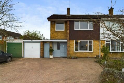 3 bedroom semi-detached house for sale