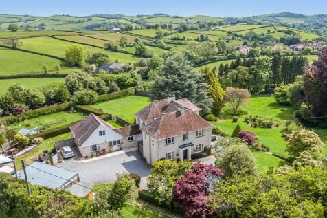 6 bedroom detached house for sale