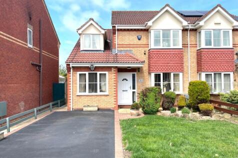 4 bedroom semi-detached house for sale