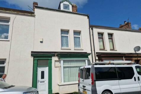 4 bedroom terraced house for sale