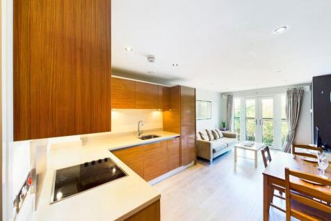 Elliott Avenue, Ruislip, HA4 2 bed flat for sale