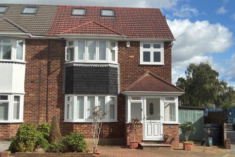 4 bedroom semi-detached house for sale