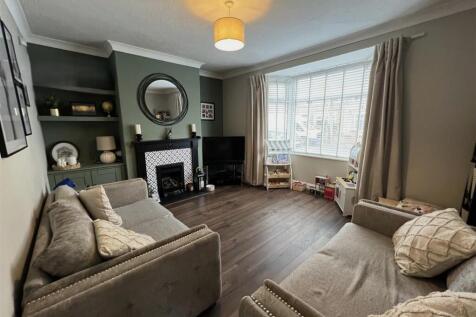 2 bedroom semi-detached house for sale