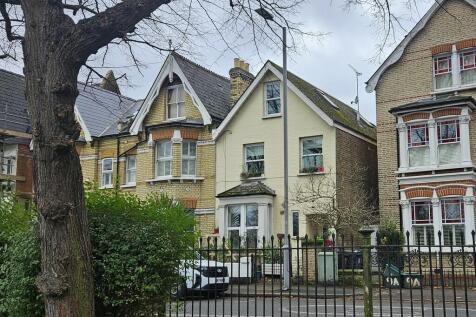 Fairfield West, Kingston Upon Thames KT1 2 bed apartment for sale