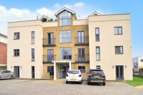 East Grinstead, West Sussex, RH19 2 bed apartment for sale