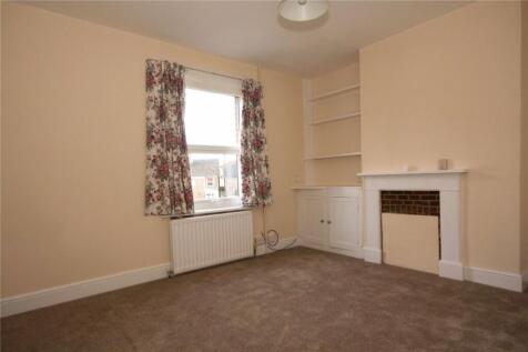East Grinstead, West Sussex, RH19 2 bed apartment for sale