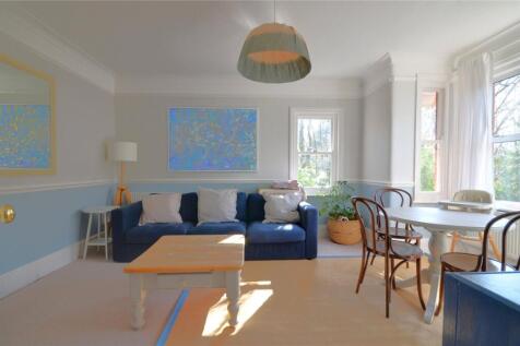 London Road, East Grinstead, West... 2 bed maisonette for sale