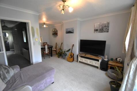 West Street, Hampshire PO9 2 bed terraced house for sale