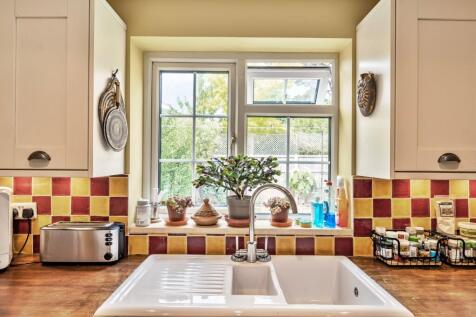 Oaklands Road, Hampshire PO9 3 bed end of terrace house for sale