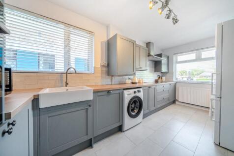 Milton Road, Hampshire PO7 3 bed bungalow for sale
