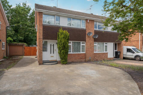 3 bedroom semi-detached house for sale