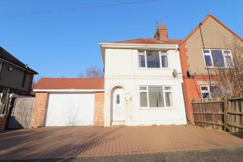 Upper Kings Avenue, Rushden, NN10 8JZ 2 bed end of terrace house for sale