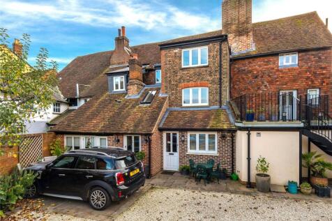 Church Street, Dorking, Surrey, RH4 3 bed apartment for sale