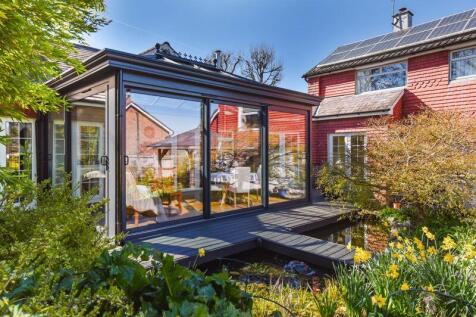 6 bedroom detached house for sale