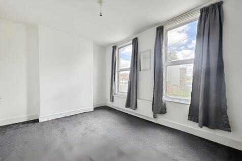 Whitfield Road, London E6 3 bed terraced house for sale