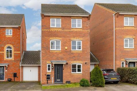 4 bedroom link detached house for sale