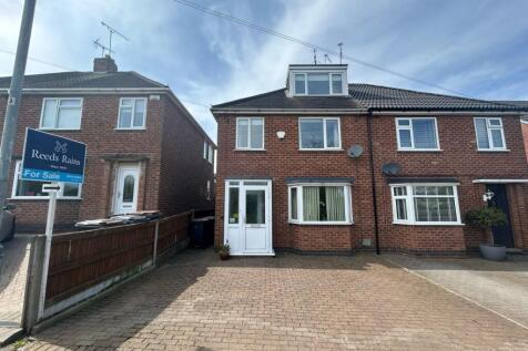 3 bedroom semi-detached house for sale