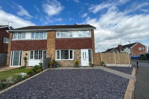 3 bedroom semi-detached house for sale
