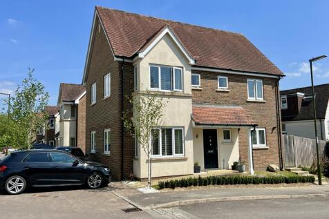 Barry Drive, Haywards Heath, RH16 4 bed house for sale