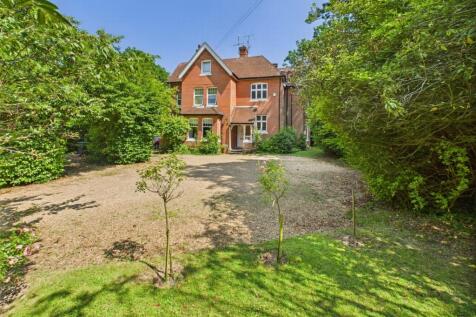 3 bedroom flat for sale