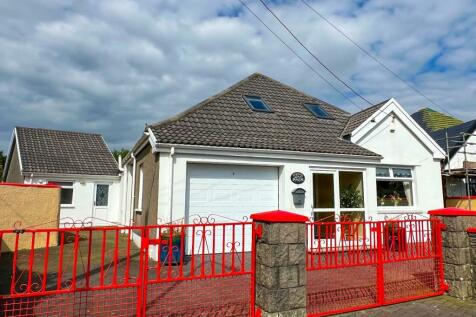 4 bedroom detached bungalow for sale