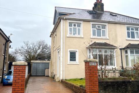 Brynteg Gardens, Bridgend County... 4 bed semi