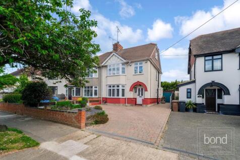 Fifth Avenue, Chelmsford CM1 4 bed semi