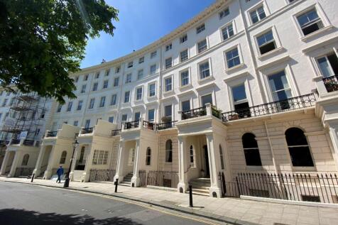 Adelaide Crescent, Hove 2 bed flat for sale