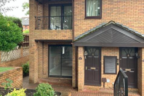 2 bedroom ground floor maisonette for sale