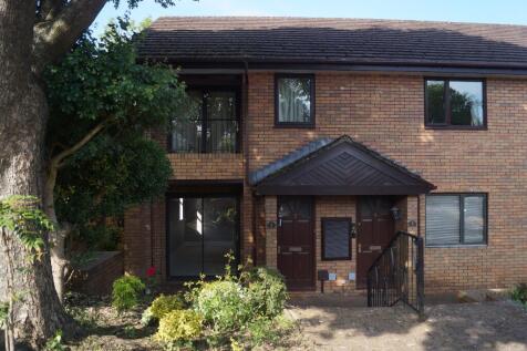 2 bedroom ground floor maisonette for sale